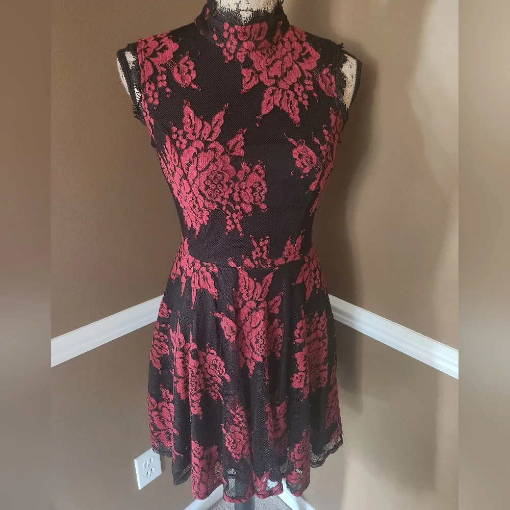 EUC Sz 5 Sleeveless Black Lace Dress With Roses